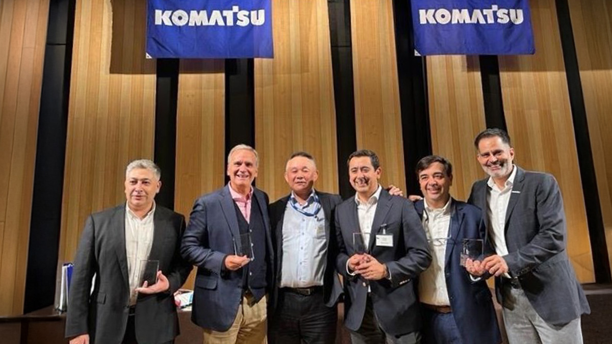Cinco reconocimientos globales para Komatsu Chile en Japón